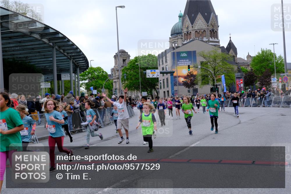 25.04.2026 - Das Zehntel Tim E. http://msf.ph/oto/9577529 25.04.2026 11:00:36 Ziel 5170, 5196, 5203, 5265, 5285, 5474, 5524, 5655, 5679, 5946, 5961, 5984, 5994, 6240, 6251, 6283, 6371, 6379, 6437, 6446, 6455, 6456, 6474, 6838, 6854, 6855, 6991, 7003, 7046, 7056, 7422, 7423, 7439, 7478, 7525, 7541, 7554, 7577, 7579, 7686, 7810, 7937, 8072 meine-sportfotos.de