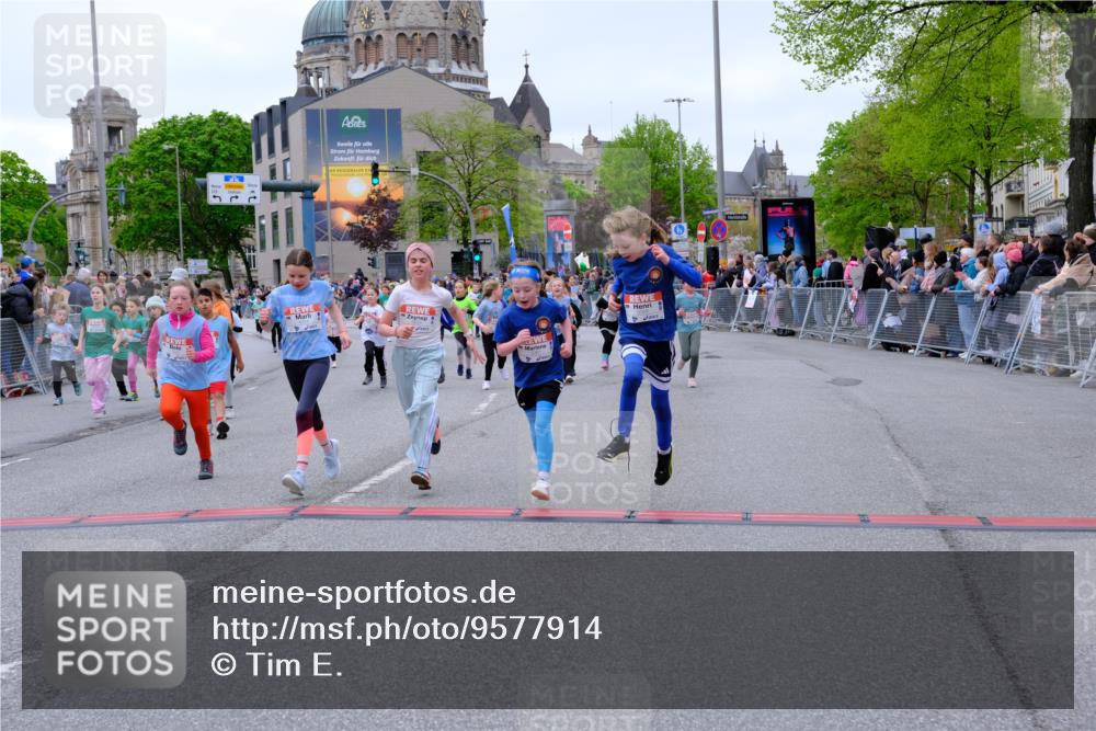 25.04.2026 - Das Zehntel Tim E. http://msf.ph/oto/9577914 25.04.2026 11:01:52 Ziel 5076, 5131, 5133, 5147, 5149, 5157, 5220, 5242, 5253, 5359, 5361, 5363, 5462, 5465, 6223, 6233, 6254, 6396, 6398, 6405, 6689, 6690, 6731, 6827, 6846, 7428, 7434, 7617, 7642, 7667, 7769, 7773, 7776, 7924, 7974, 7997 meine-sportfotos.de