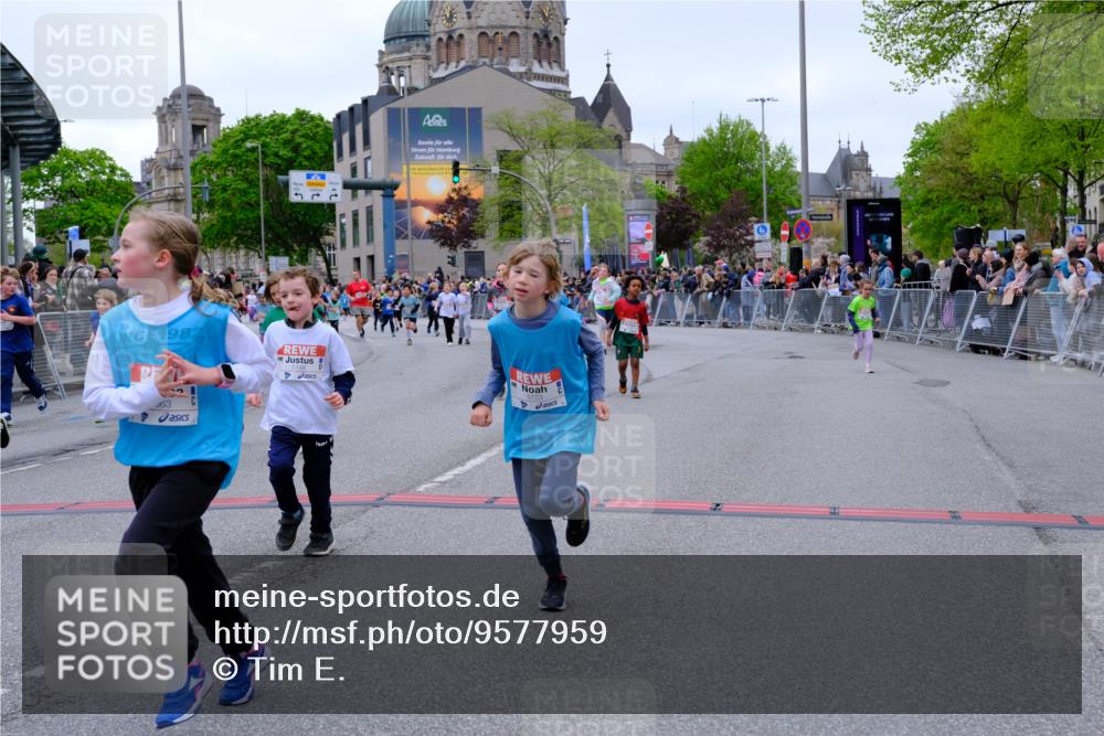 25.04.2026 - Das Zehntel Tim E. http://msf.ph/oto/9577959 25.04.2026 11:02:02 Ziel 5076, 5123, 5140, 5148, 5157, 5220, 5228, 5368, 5385, 5462, 5465, 5663, 5717, 5723, 5882, 5997, 6223, 6392, 6397, 6398, 6401, 6405, 6449, 6452, 6865, 6885, 7336, 7428, 7434, 7524, 7536, 7581, 7617, 7667, 7769, 7773, 7815, 7833, 7974, 7997 meine-sportfotos.de