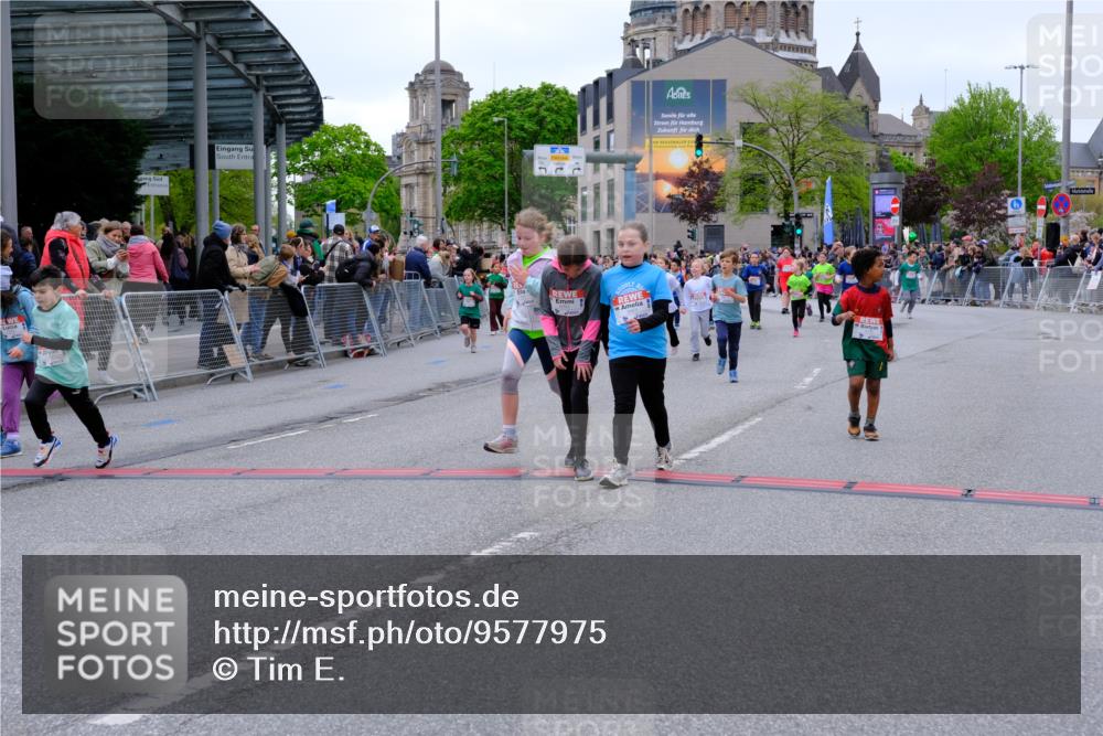 25.04.2026 - Das Zehntel Tim E. http://msf.ph/oto/9577975 25.04.2026 11:02:06 Ziel 5107, 5114, 5123, 5140, 5148, 5228, 5368, 5385, 5663, 5717, 5723, 5997, 6392, 6397, 6401, 6449, 6452, 6611, 6865, 6885, 7011, 7336, 7485, 7488, 7524, 7536, 7795, 7815, 7833 meine-sportfotos.de