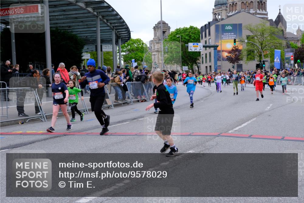25.04.2026 - Das Zehntel Tim E. http://msf.ph/oto/9578029 25.04.2026 11:02:18 Ziel 5011, 5282, 5332, 5345, 5466, 5467, 5530, 5582, 5772, 5892, 5934, 5937, 5958, 6150, 6282, 6611, 6866, 7011, 7265, 7445, 7787, 7795, 7814, 7996 meine-sportfotos.de