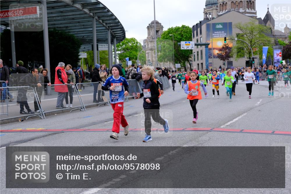 25.04.2026 - Das Zehntel Tim E. http://msf.ph/oto/9578098 25.04.2026 11:02:31 Ziel 5042, 5134, 5136, 5152, 5940, 6165, 6176, 6267, 6278, 6817, 6849, 7024, 7038, 7282, 7292, 7347, 7359, 7360, 7538, 7561, 7799, 7824, 7855, 7858, 7862, 7872, 7874 meine-sportfotos.de