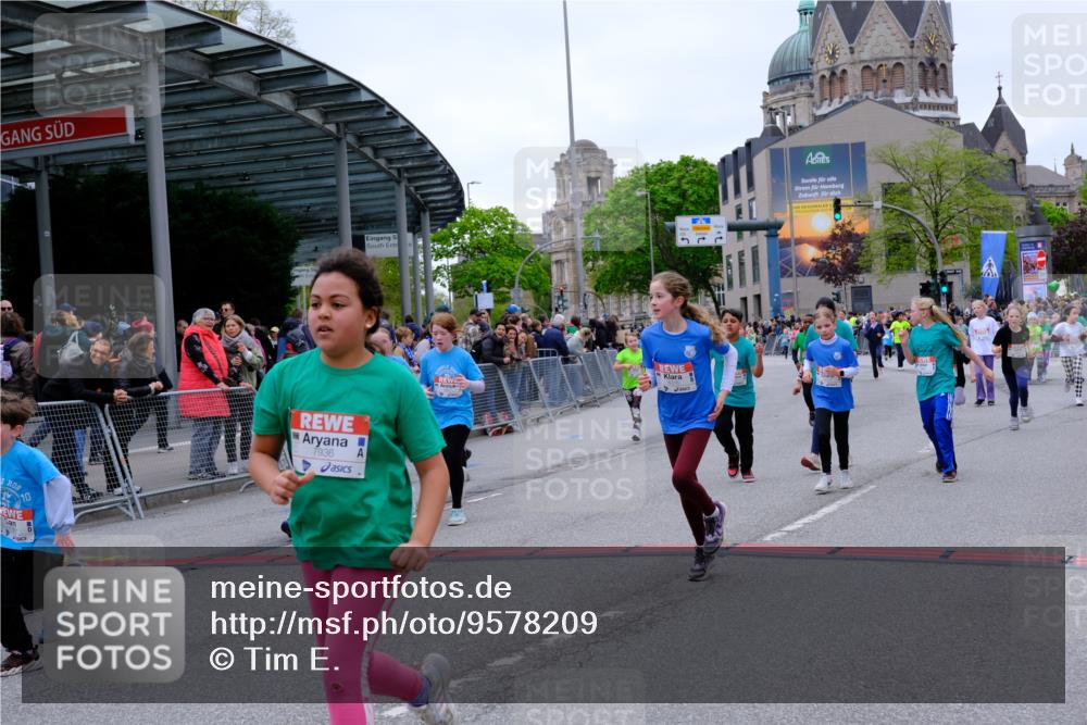 25.04.2026 - Das Zehntel Tim E. http://msf.ph/oto/9578209 25.04.2026 11:02:52 Ziel 5046, 5106, 5214, 5224, 5225, 5262, 5272, 5283, 5468, 5520, 5685, 5745, 5774, 5864, 5865, 5899, 5902, 5914, 5915, 5922, 6291, 6315, 6316, 6570, 6598, 6780, 6782, 6927, 6949, 6976, 6994, 6995, 7000, 7441, 7602, 7610, 7620, 7630, 7934, 7936, 8068 meine-sportfotos.de