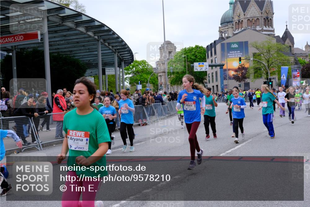 25.04.2026 - Das Zehntel Tim E. http://msf.ph/oto/9578210 25.04.2026 11:02:52 Ziel 5046, 5106, 5214, 5224, 5225, 5262, 5272, 5283, 5468, 5520, 5685, 5745, 5774, 5864, 5865, 5899, 5902, 5914, 5915, 5922, 6291, 6315, 6316, 6570, 6598, 6780, 6782, 6927, 6949, 6976, 6994, 6995, 7000, 7441, 7602, 7610, 7620, 7630, 7934, 7936, 8068 meine-sportfotos.de