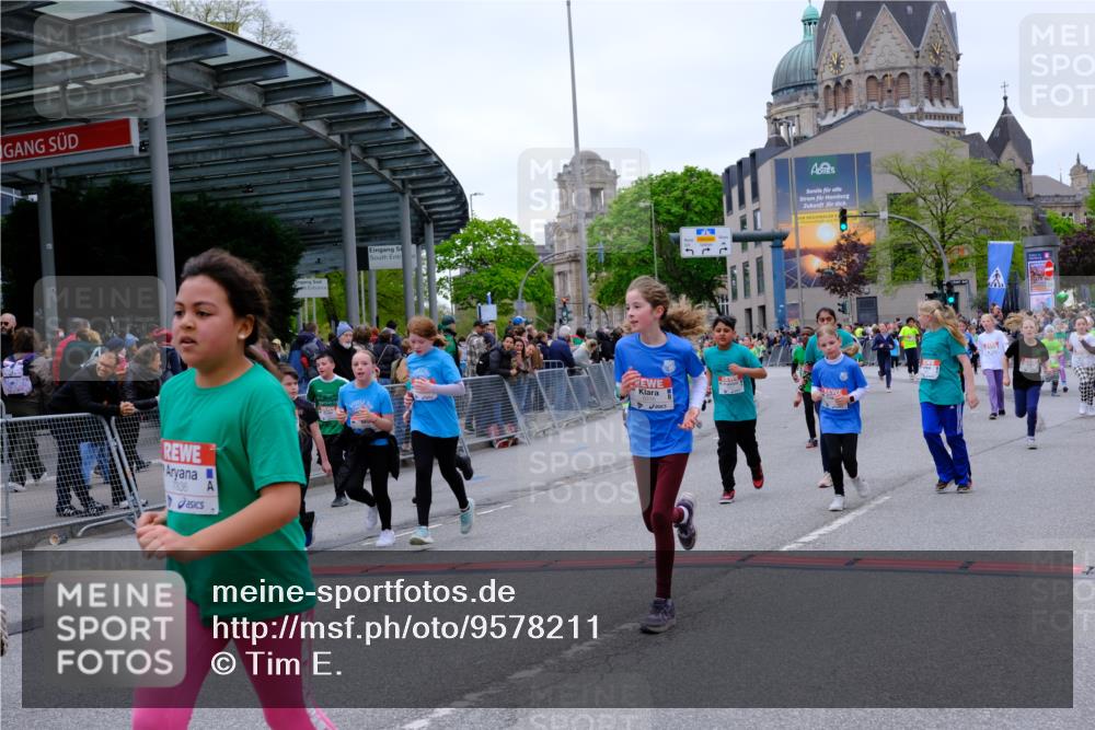 25.04.2026 - Das Zehntel Tim E. http://msf.ph/oto/9578211 25.04.2026 11:02:52 Ziel 5046, 5106, 5214, 5224, 5225, 5262, 5272, 5283, 5468, 5520, 5685, 5745, 5774, 5864, 5865, 5899, 5902, 5914, 5915, 5922, 6291, 6315, 6316, 6570, 6598, 6780, 6782, 6927, 6949, 6976, 6994, 6995, 7000, 7441, 7602, 7610, 7620, 7630, 7934, 7936, 8068 meine-sportfotos.de