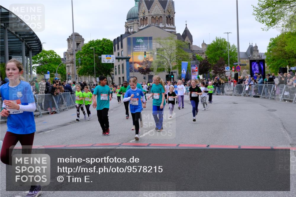 25.04.2026 - Das Zehntel Tim E. http://msf.ph/oto/9578215 25.04.2026 11:02:53 Ziel 5046, 5106, 5214, 5224, 5225, 5262, 5272, 5283, 5468, 5520, 5685, 5745, 5774, 5864, 5865, 5899, 5902, 5914, 5915, 5922, 6291, 6315, 6316, 6476, 6570, 6598, 6780, 6782, 6927, 6949, 6976, 6994, 6995, 7000, 7441, 7610, 7630, 7934, 7936, 8068 meine-sportfotos.de