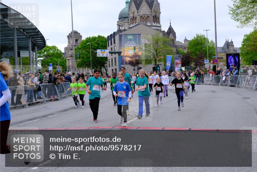25.04.2026 - Das Zehntel Tim E. http://msf.ph/oto/9578217 25.04.2026 11:02:53 Ziel 5046, 5106, 5214, 5224, 5225, 5262, 5272, 5283, 5468, 5520, 5685, 5745, 5774, 5864, 5865, 5899, 5902, 5914, 5915, 5922, 6291, 6315, 6316, 6476, 6570, 6598, 6780, 6782, 6927, 6949, 6976, 6994, 6995, 7000, 7441, 7610, 7630, 7934, 7936, 8068 meine-sportfotos.de