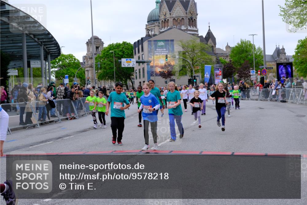 25.04.2026 - Das Zehntel Tim E. http://msf.ph/oto/9578218 25.04.2026 11:02:53 Ziel 5046, 5106, 5214, 5224, 5225, 5262, 5272, 5283, 5468, 5520, 5685, 5745, 5774, 5864, 5865, 5899, 5902, 5914, 5915, 5922, 6291, 6315, 6316, 6476, 6570, 6598, 6780, 6782, 6927, 6949, 6976, 6994, 6995, 7000, 7441, 7610, 7630, 7934, 7936, 8068 meine-sportfotos.de