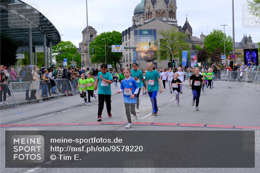 25.04.2026 - Das Zehntel Tim E. http://msf.ph/oto/9578220 25.04.2026 11:02:53 Ziel 5046, 5106, 5214, 5224, 5225, 5262, 5272, 5283, 5468, 5520, 5685, 5745, 5774, 5864, 5865, 5899, 5902, 5914, 5915, 5922, 6291, 6315, 6316, 6476, 6570, 6598, 6780, 6782, 6927, 6949, 6976, 6994, 6995, 7000, 7441, 7610, 7630, 7934, 7936, 8068 meine-sportfotos.de