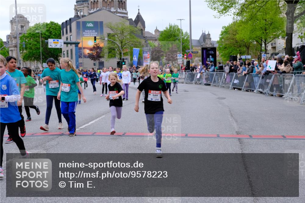 25.04.2026 - Das Zehntel Tim E. http://msf.ph/oto/9578223 25.04.2026 11:02:55 Ziel 5106, 5214, 5224, 5225, 5262, 5272, 5283, 5423, 5440, 5468, 5520, 5685, 5745, 5774, 5864, 5899, 5902, 5914, 5915, 5922, 6291, 6312, 6315, 6316, 6476, 6598, 6780, 6782, 6927, 6949, 6976, 7000, 7018, 7031, 7441, 7609, 7610, 7630, 7934, 7936, 8068 meine-sportfotos.de