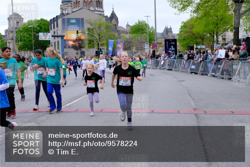 25.04.2026 - Das Zehntel Tim E. http://msf.ph/oto/9578224 25.04.2026 11:02:55 Ziel 5106, 5214, 5224, 5225, 5262, 5272, 5283, 5423, 5440, 5468, 5520, 5685, 5745, 5774, 5864, 5899, 5902, 5914, 5915, 5922, 6291, 6312, 6315, 6316, 6476, 6598, 6780, 6782, 6927, 6949, 6976, 7000, 7018, 7031, 7441, 7609, 7610, 7630, 7934, 7936, 8068 meine-sportfotos.de