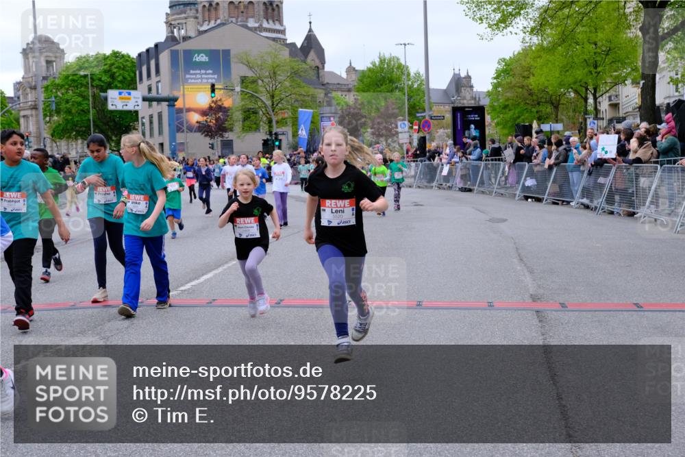 25.04.2026 - Das Zehntel Tim E. http://msf.ph/oto/9578225 25.04.2026 11:02:55 Ziel 5106, 5214, 5224, 5225, 5262, 5272, 5283, 5423, 5440, 5468, 5520, 5685, 5745, 5774, 5864, 5899, 5902, 5914, 5915, 5922, 6291, 6312, 6315, 6316, 6476, 6598, 6780, 6782, 6927, 6949, 6976, 7000, 7018, 7031, 7441, 7609, 7610, 7630, 7934, 7936, 8068 meine-sportfotos.de