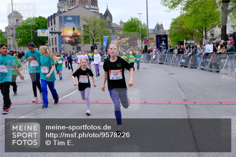 25.04.2026 - Das Zehntel Tim E. http://msf.ph/oto/9578226 25.04.2026 11:02:55 Ziel 5106, 5214, 5224, 5225, 5262, 5272, 5283, 5423, 5440, 5468, 5520, 5685, 5745, 5774, 5864, 5899, 5902, 5914, 5915, 5922, 6291, 6312, 6315, 6316, 6476, 6598, 6780, 6782, 6927, 6949, 6976, 7000, 7018, 7031, 7441, 7609, 7610, 7630, 7934, 7936, 8068 meine-sportfotos.de
