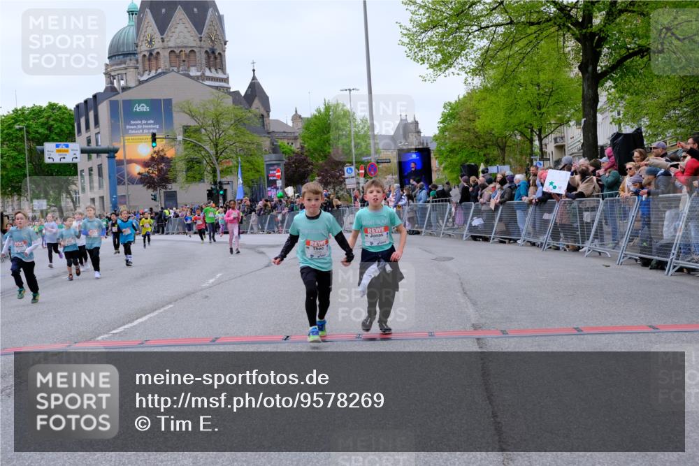 25.04.2026 - Das Zehntel Tim E. http://msf.ph/oto/9578269 25.04.2026 11:03:06 Ziel 5111, 5115, 5184, 5186, 5398, 5410, 5423, 5440, 5594, 5662, 5998, 6030, 6312, 6448, 6457, 6479, 6567, 6591, 6607, 6887, 7018, 7031, 7064, 7087, 7117, 7237, 7269, 7426, 7440, 7444, 7483, 7609, 7979, 7980, 7994 meine-sportfotos.de
