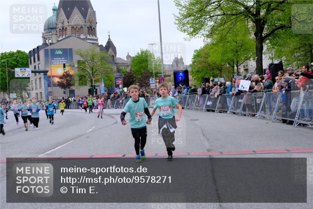 25.04.2026 - Das Zehntel Tim E. http://msf.ph/oto/9578271 25.04.2026 11:03:06 Ziel 5111, 5115, 5184, 5186, 5398, 5410, 5423, 5440, 5594, 5662, 5998, 6030, 6312, 6448, 6457, 6479, 6567, 6591, 6607, 6887, 7018, 7031, 7064, 7087, 7117, 7237, 7269, 7426, 7440, 7444, 7483, 7609, 7979, 7980, 7994 meine-sportfotos.de