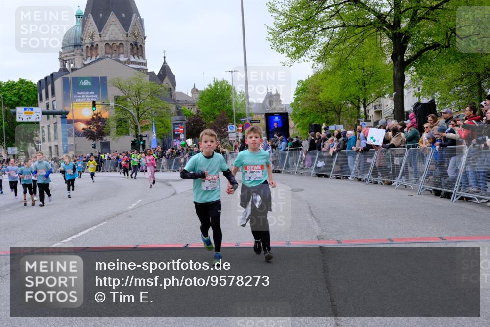 25.04.2026 - Das Zehntel Tim E. http://msf.ph/oto/9578273 25.04.2026 11:03:06 Ziel 5111, 5115, 5184, 5186, 5398, 5410, 5423, 5440, 5594, 5662, 5998, 6030, 6312, 6448, 6457, 6479, 6567, 6591, 6607, 6887, 7018, 7031, 7064, 7087, 7117, 7237, 7269, 7426, 7440, 7444, 7483, 7609, 7979, 7980, 7994 meine-sportfotos.de