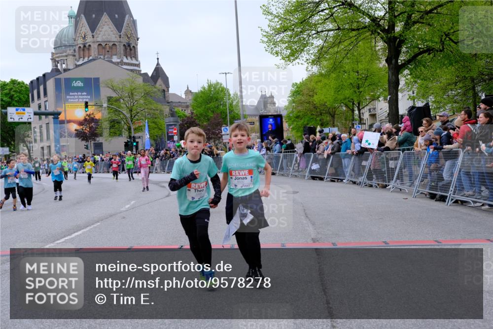 25.04.2026 - Das Zehntel Tim E. http://msf.ph/oto/9578278 25.04.2026 11:03:07 Ziel 5111, 5115, 5184, 5186, 5398, 5410, 5594, 5662, 5998, 6030, 6190, 6399, 6448, 6457, 6479, 6567, 6591, 6607, 6887, 7064, 7087, 7117, 7237, 7269, 7426, 7440, 7444, 7483, 7600, 7609, 7979, 7980, 7994 meine-sportfotos.de