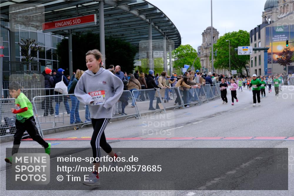 25.04.2026 - Das Zehntel Tim E. http://msf.ph/oto/9578685 25.04.2026 11:05:27 Ziel 5191, 5890, 6934, 6985, 7281, 18087 meine-sportfotos.de
