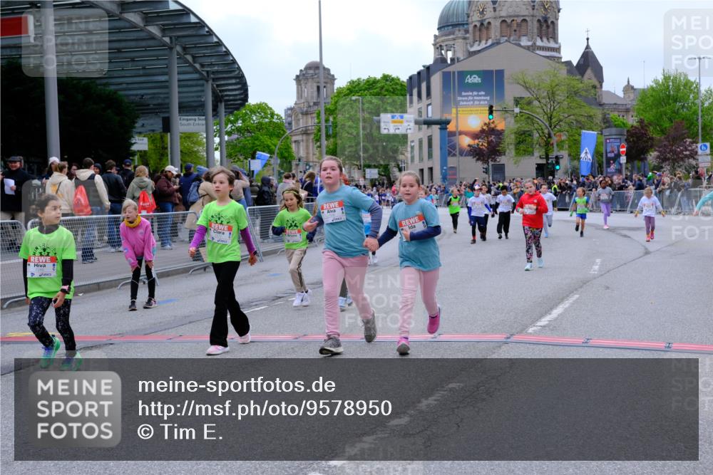 25.04.2026 - Das Zehntel Tim E. http://msf.ph/oto/9578950 25.04.2026 11:07:02 Ziel 5125, 5144, 6115, 6160, 6163, 6174, 6185, 6310, 6777, 7263, 7264, 7270, 7272, 7277, 7285, 7431, 7438, 7491, 7507, 7511, 7519, 7523, 7556, 7606, 7990 meine-sportfotos.de