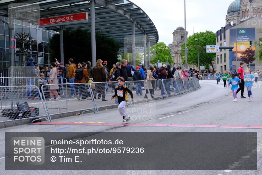 25.04.2026 - Das Zehntel Tim E. http://msf.ph/oto/9579236 25.04.2026 11:09:00 Ziel 5050, 6832, 6836, 7877, 7998 meine-sportfotos.de