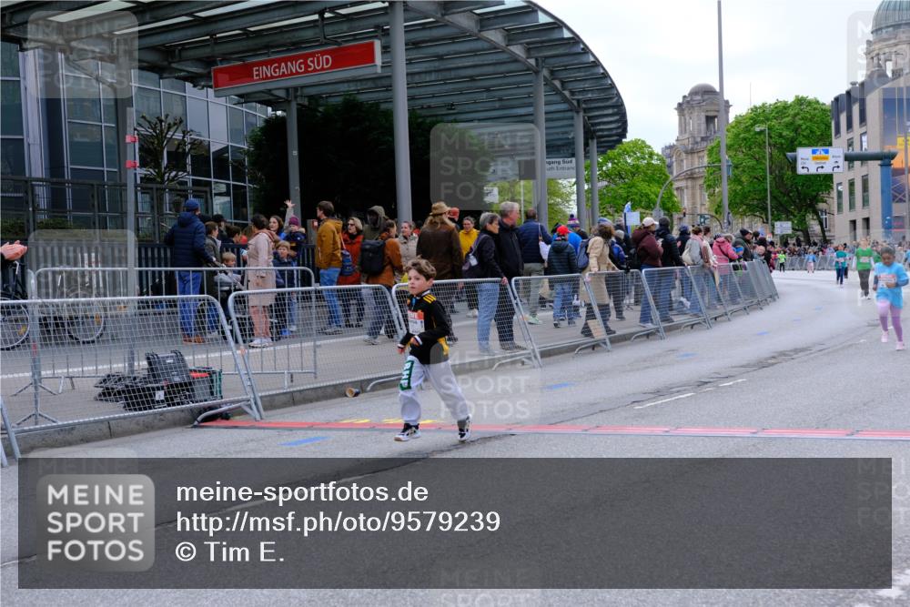 25.04.2026 - Das Zehntel Tim E. http://msf.ph/oto/9579239 25.04.2026 11:09:00 Ziel 5050, 6832, 6836, 7877, 7998 meine-sportfotos.de