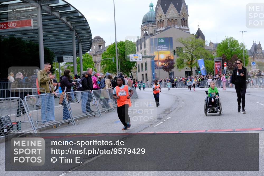 25.04.2026 - Das Zehntel Tim E. http://msf.ph/oto/9579429 25.04.2026 11:10:05 Ziel 5849, 5863, 7342, 7351, 7379 meine-sportfotos.de