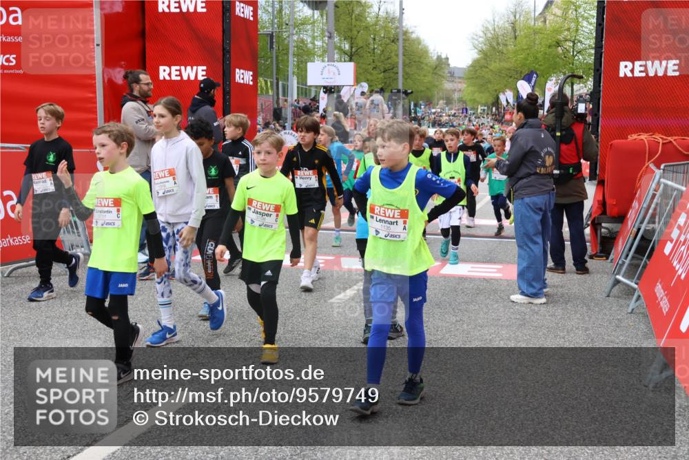25.04.2026 - Das Zehntel Strokosch-Dieckow http://msf.ph/oto/9579749 25.04.2026 08:53:27 Ziel 1135, 1148, 1267, 1275, 1319, 1398, 1632, 1684, 1687, 1712, 1718, 1836, 2029, 2155, 2327, 2343, 2395, 2409, 2644, 2876, 2880, 3198, 3419, 3708, 3711, 1135, 1148, 1267, 1275, 1319, 1398, 1632, 1684, 1687, 1712, 1718, 1836, 2029, 2155, 2327, 2343, 2395, 2409, 2644, 2876, 2880, 3198, 3419, 3708, 3711 meine-sportfotos.de