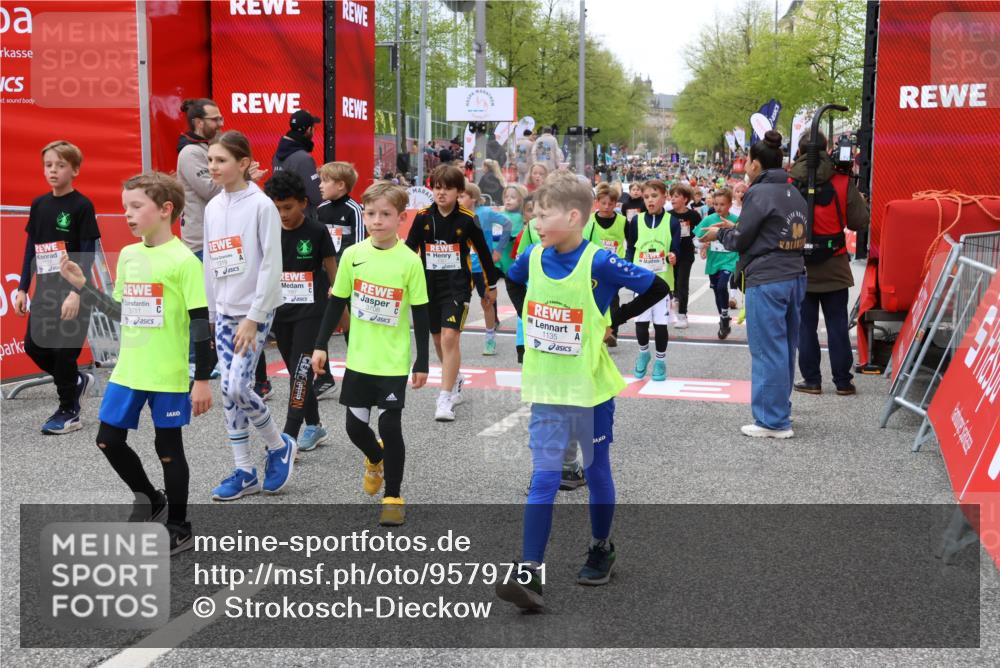25.04.2026 - Das Zehntel Strokosch-Dieckow http://msf.ph/oto/9579751 25.04.2026 08:53:27 Ziel 1135, 1148, 1267, 1275, 1319, 1398, 1632, 1684, 1687, 1712, 1718, 1836, 2029, 2155, 2327, 2343, 2395, 2409, 2644, 2876, 2880, 3198, 3419, 3708, 3711, 1135, 1148, 1267, 1275, 1319, 1398, 1632, 1684, 1687, 1712, 1718, 1836, 2029, 2155, 2327, 2343, 2395, 2409, 2644, 2876, 2880, 3198, 3419, 3708, 3711 meine-sportfotos.de