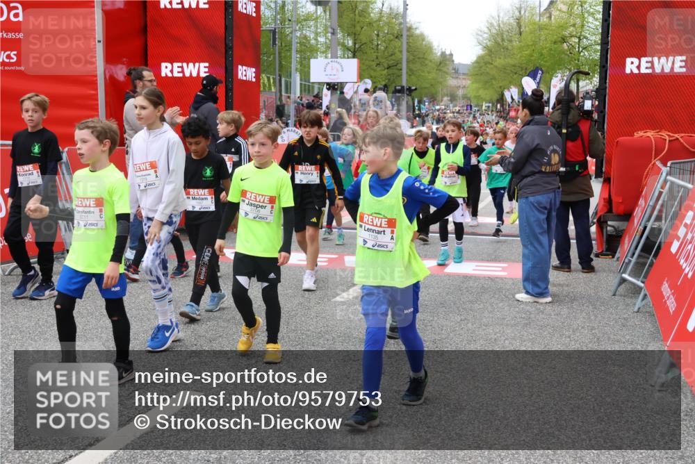 25.04.2026 - Das Zehntel Strokosch-Dieckow http://msf.ph/oto/9579753 25.04.2026 08:53:27 Ziel 1135, 1148, 1267, 1275, 1319, 1398, 1632, 1684, 1687, 1712, 1718, 1836, 2029, 2155, 2327, 2343, 2395, 2409, 2644, 2876, 2880, 3198, 3419, 3708, 3711, 1135, 1148, 1267, 1275, 1319, 1398, 1632, 1684, 1687, 1712, 1718, 1836, 2029, 2155, 2327, 2343, 2395, 2409, 2644, 2876, 2880, 3198, 3419, 3708, 3711 meine-sportfotos.de