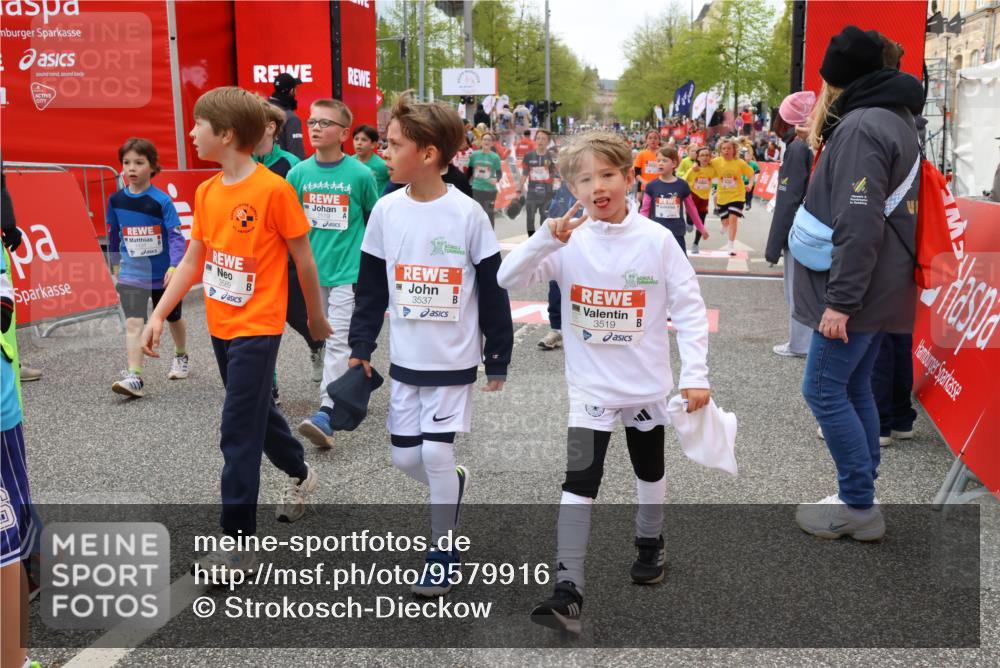 25.04.2026 - Das Zehntel Strokosch-Dieckow http://msf.ph/oto/9579916 25.04.2026 08:55:09 Ziel 1104, 1263, 1431, 1438, 1787, 1872, 1997, 2506, 2519, 2520, 2776, 2791, 2814, 2978, 3537, 3589, 3594, 3595, 3614, 3630, 3973, 4003, 1104, 1263, 1431, 1438, 1787, 1872, 1997, 2506, 2519, 2520, 2776, 2791, 2814, 2978, 3537, 3589, 3594, 3595, 3614, 3630, 3973, 4003 meine-sportfotos.de