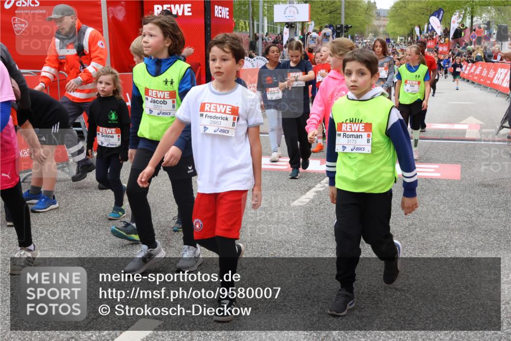 25.04.2026 - Das Zehntel Strokosch-Dieckow http://msf.ph/oto/9580007 25.04.2026 08:55:31 Ziel 1655, 1868, 1874, 2211, 2251, 2269, 2286, 2591, 2639, 2641, 2654, 2883, 3074, 3089, 3173, 3201, 3258, 3593, 1655, 1868, 1874, 2211, 2251, 2269, 2286, 2591, 2639, 2641, 2654, 2883, 3074, 3089, 3173, 3201, 3258, 3593 meine-sportfotos.de