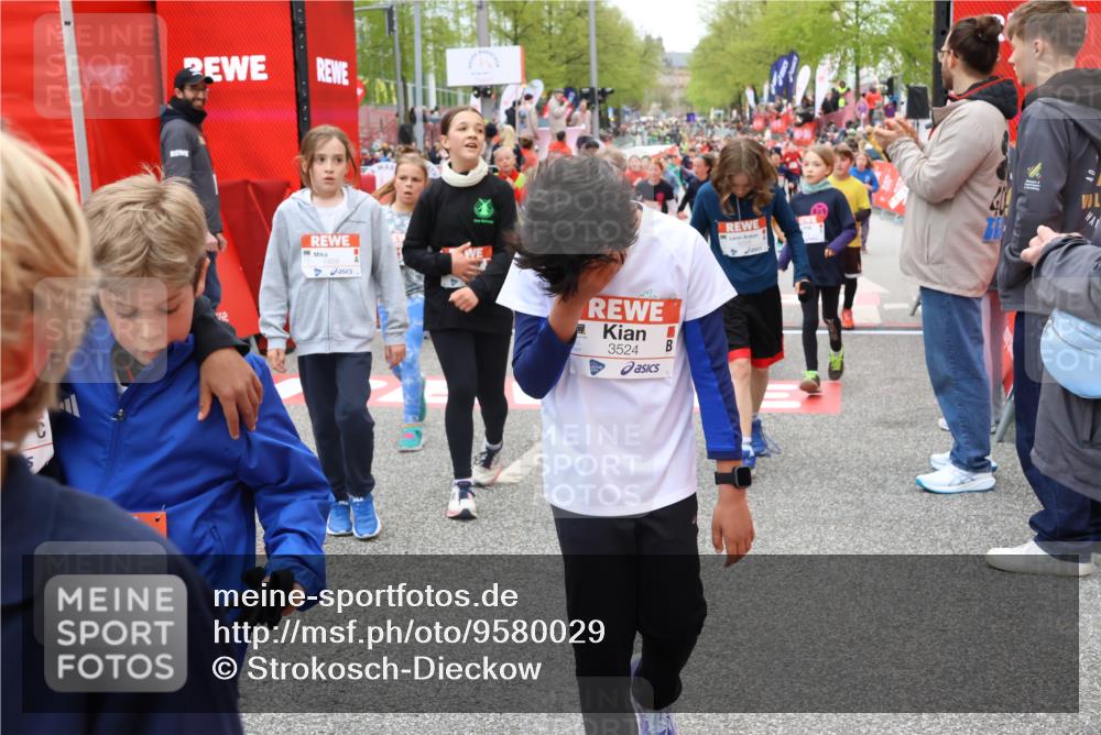 25.04.2026 - Das Zehntel Strokosch-Dieckow http://msf.ph/oto/9580029 25.04.2026 08:55:47 Ziel 1003, 1256, 1433, 1459, 1742, 1812, 2181, 2608, 2723, 2748, 2752, 2848, 2962, 3049, 3053, 3076, 3100, 3106, 3161, 3236, 3305, 3306, 3524, 4028, 4030, 1003, 1256, 1433, 1459, 1742, 1812, 2181, 2608, 2723, 2748, 2752, 2848, 2962, 3049, 3053, 3076, 3100, 3106, 3161, 3236, 3305, 3306, 3524, 4028, 4030 meine-sportfotos.de