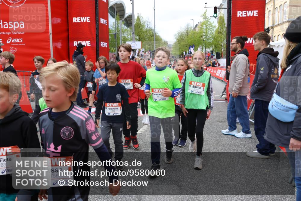 25.04.2026 - Das Zehntel Strokosch-Dieckow http://msf.ph/oto/9580060 25.04.2026 08:56:01 Ziel 1038, 1045, 1090, 1297, 1306, 1517, 1550, 1642, 1646, 1834, 2009, 2010, 2039, 2047, 2619, 2633, 3120, 3126, 3340, 3358, 3379, 3636, 3936, 4014, 1038, 1045, 1090, 1297, 1306, 1517, 1550, 1642, 1646, 1834, 2009, 2010, 2039, 2047, 2619, 2633, 3120, 3126, 3340, 3358, 3379, 3636, 3936, 4014 meine-sportfotos.de