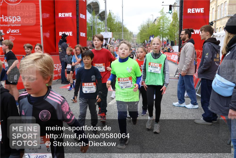 25.04.2026 - Das Zehntel Strokosch-Dieckow http://msf.ph/oto/9580064 25.04.2026 08:56:01 Ziel 1038, 1045, 1090, 1297, 1306, 1517, 1550, 1642, 1646, 1834, 2009, 2010, 2039, 2047, 2619, 2633, 3120, 3126, 3340, 3358, 3379, 3636, 3936, 4014, 1038, 1045, 1090, 1297, 1306, 1517, 1550, 1642, 1646, 1834, 2009, 2010, 2039, 2047, 2619, 2633, 3120, 3126, 3340, 3358, 3379, 3636, 3936, 4014 meine-sportfotos.de
