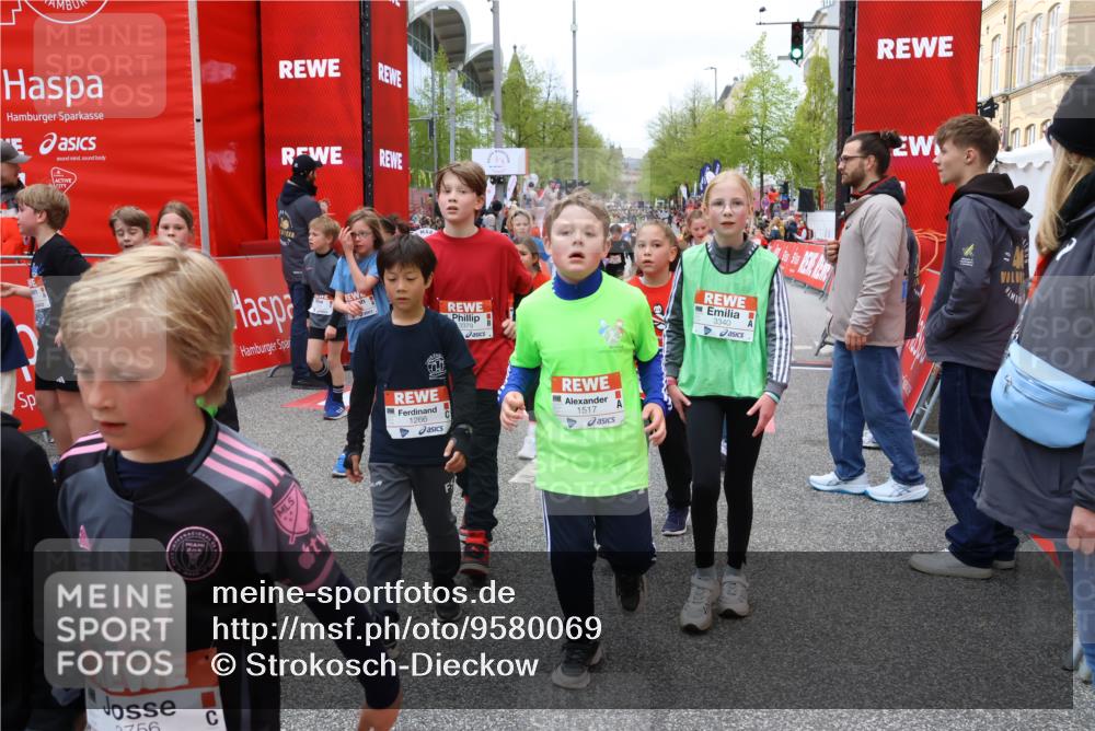 25.04.2026 - Das Zehntel Strokosch-Dieckow http://msf.ph/oto/9580069 25.04.2026 08:56:01 Ziel 1038, 1045, 1090, 1297, 1306, 1517, 1550, 1642, 1646, 1834, 2009, 2010, 2039, 2047, 2619, 2633, 3120, 3126, 3340, 3358, 3379, 3636, 3936, 4014, 1038, 1045, 1090, 1297, 1306, 1517, 1550, 1642, 1646, 1834, 2009, 2010, 2039, 2047, 2619, 2633, 3120, 3126, 3340, 3358, 3379, 3636, 3936, 4014 meine-sportfotos.de