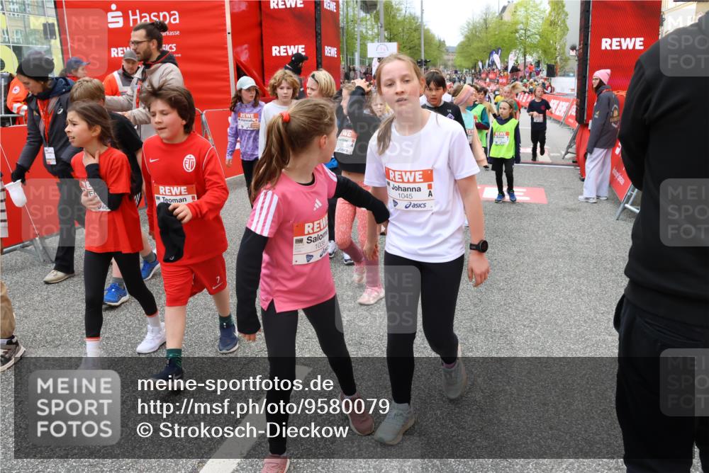 25.04.2026 - Das Zehntel Strokosch-Dieckow http://msf.ph/oto/9580079 25.04.2026 08:56:06 Ziel 1380, 1646, 1818, 2009, 2010, 2039, 2439, 2584, 2650, 2718, 3062, 3091, 3145, 3313, 3358, 3636, 3668, 3678, 3721, 3964, 4014, 1380, 1646, 1818, 2009, 2010, 2039, 2439, 2584, 2650, 2718, 3062, 3091, 3145, 3313, 3358, 3636, 3668, 3678, 3721, 3964, 4014 meine-sportfotos.de