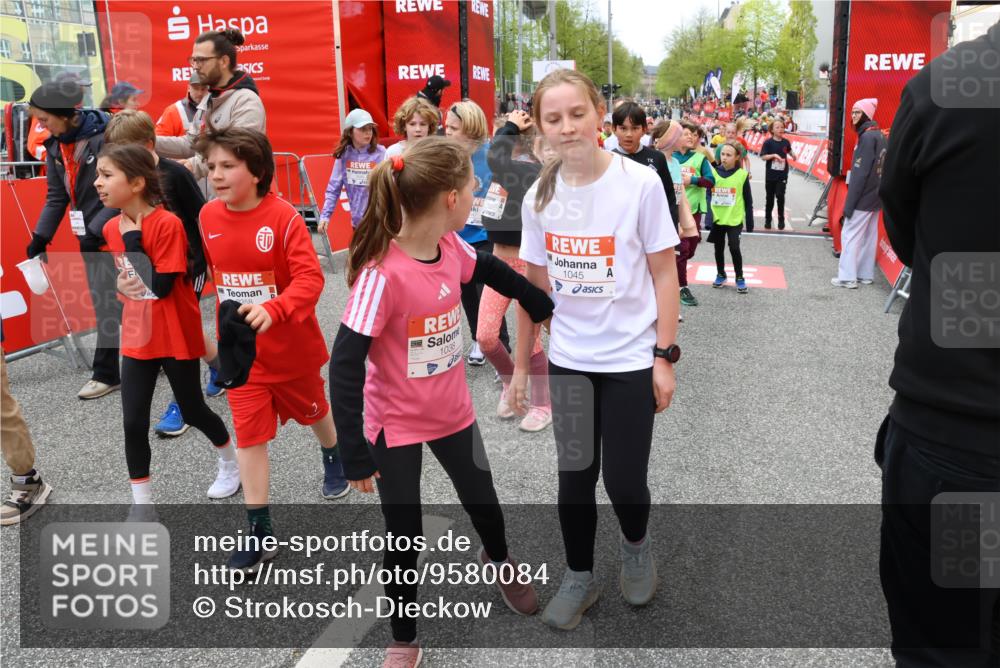 25.04.2026 - Das Zehntel Strokosch-Dieckow http://msf.ph/oto/9580084 25.04.2026 08:56:06 Ziel 1380, 1646, 1818, 2009, 2010, 2039, 2439, 2584, 2650, 2718, 3062, 3091, 3145, 3313, 3358, 3636, 3668, 3678, 3721, 3964, 4014, 1380, 1646, 1818, 2009, 2010, 2039, 2439, 2584, 2650, 2718, 3062, 3091, 3145, 3313, 3358, 3636, 3668, 3678, 3721, 3964, 4014 meine-sportfotos.de
