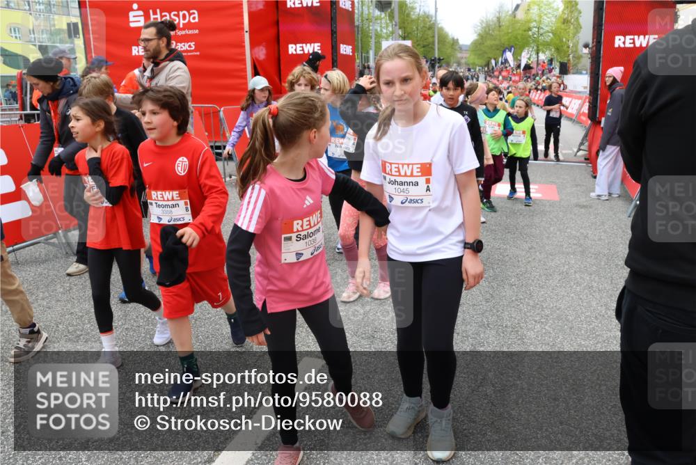 25.04.2026 - Das Zehntel Strokosch-Dieckow http://msf.ph/oto/9580088 25.04.2026 08:56:06 Ziel 1380, 1646, 1818, 2009, 2010, 2039, 2439, 2584, 2650, 2718, 3062, 3091, 3145, 3313, 3358, 3636, 3668, 3678, 3721, 3964, 4014, 1380, 1646, 1818, 2009, 2010, 2039, 2439, 2584, 2650, 2718, 3062, 3091, 3145, 3313, 3358, 3636, 3668, 3678, 3721, 3964, 4014 meine-sportfotos.de