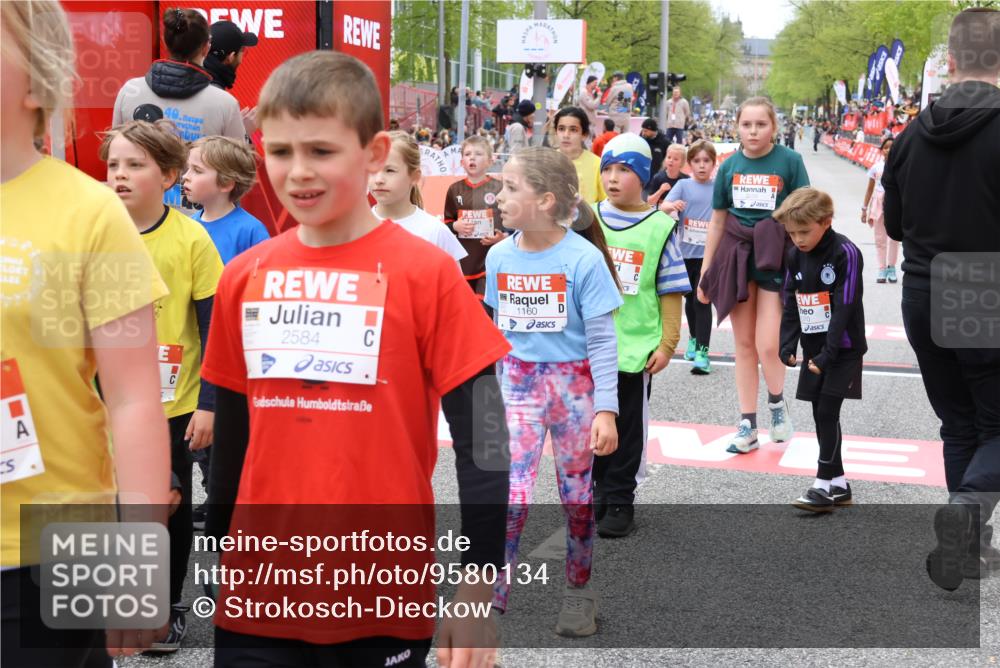 25.04.2026 - Das Zehntel Strokosch-Dieckow http://msf.ph/oto/9580134 25.04.2026 08:56:16 Ziel 1070, 1160, 1304, 1381, 1424, 1565, 1614, 1657, 1975, 2056, 2387, 2398, 2682, 2769, 2793, 3105, 3516, 3757, 3814, 3893, 4006, 1070, 1160, 1304, 1381, 1424, 1565, 1614, 1657, 1975, 2056, 2387, 2398, 2682, 2769, 2793, 3105, 3516, 3757, 3814, 3893, 4006 meine-sportfotos.de