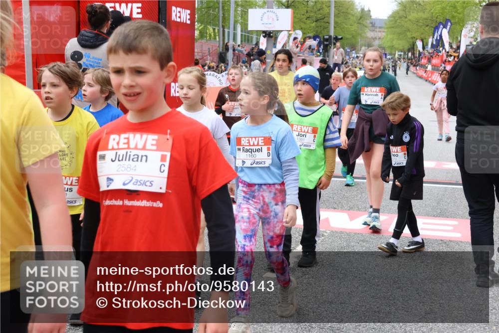 25.04.2026 - Das Zehntel Strokosch-Dieckow http://msf.ph/oto/9580143 25.04.2026 08:56:16 Ziel 1070, 1160, 1304, 1381, 1424, 1565, 1614, 1657, 1975, 2056, 2387, 2398, 2682, 2769, 2793, 3105, 3516, 3757, 3814, 3893, 4006, 1070, 1160, 1304, 1381, 1424, 1565, 1614, 1657, 1975, 2056, 2387, 2398, 2682, 2769, 2793, 3105, 3516, 3757, 3814, 3893, 4006 meine-sportfotos.de