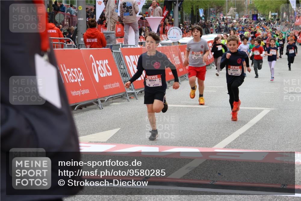 25.04.2026 - Das Zehntel Strokosch-Dieckow http://msf.ph/oto/9580285 25.04.2026 08:58:31 Ziel 1455, 1754, 1938, 1951, 1961, 2185, 2288, 2289, 2416, 2423, 2428, 2566, 2853, 3160, 3795, 3846, 4029, 1455, 1754, 1938, 1951, 1961, 2185, 2288, 2289, 2416, 2423, 2428, 2566, 2853, 3160, 3795, 3846, 4029 meine-sportfotos.de