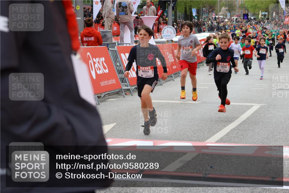 25.04.2026 - Das Zehntel Strokosch-Dieckow http://msf.ph/oto/9580289 25.04.2026 08:58:31 Ziel 1455, 1754, 1938, 1951, 1961, 2185, 2288, 2289, 2416, 2423, 2428, 2566, 2853, 3160, 3795, 3846, 4029, 1455, 1754, 1938, 1951, 1961, 2185, 2288, 2289, 2416, 2423, 2428, 2566, 2853, 3160, 3795, 3846, 4029 meine-sportfotos.de