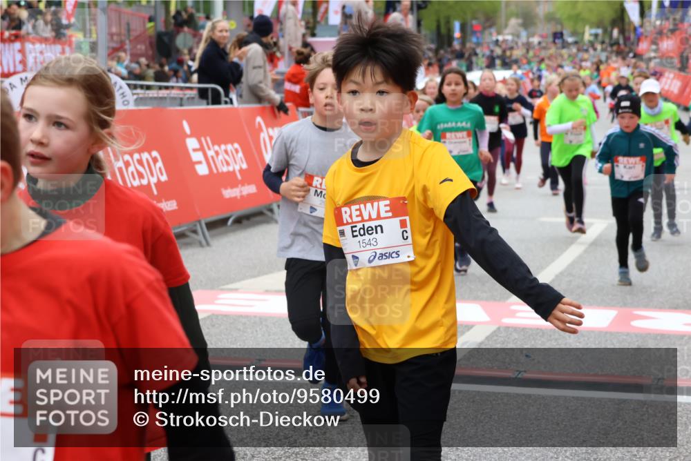25.04.2026 - Das Zehntel Strokosch-Dieckow http://msf.ph/oto/9580499 25.04.2026 08:58:53 Ziel 1159, 1518, 1520, 1522, 1543, 1552, 1656, 2373, 2471, 2561, 2580, 2655, 2685, 2947, 2974, 3281, 3297, 3710, 3712, 3894, 3911, 1159, 1518, 1520, 1522, 1543, 1552, 1656, 2373, 2471, 2561, 2580, 2655, 2685, 2947, 2974, 3281, 3297, 3710, 3712, 3894, 3911 meine-sportfotos.de