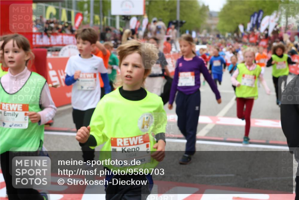 25.04.2026 - Das Zehntel Strokosch-Dieckow http://msf.ph/oto/9580703 25.04.2026 08:59:10 Ziel 1144, 1163, 1181, 1402, 1808, 1892, 1894, 2030, 2035, 2331, 2359, 2426, 2861, 2976, 2992, 3158, 3166, 3200, 3278, 3479, 3725, 1144, 1163, 1181, 1402, 1808, 1892, 1894, 2030, 2035, 2331, 2359, 2426, 2861, 2976, 2992, 3158, 3166, 3200, 3278, 3479, 3725 meine-sportfotos.de