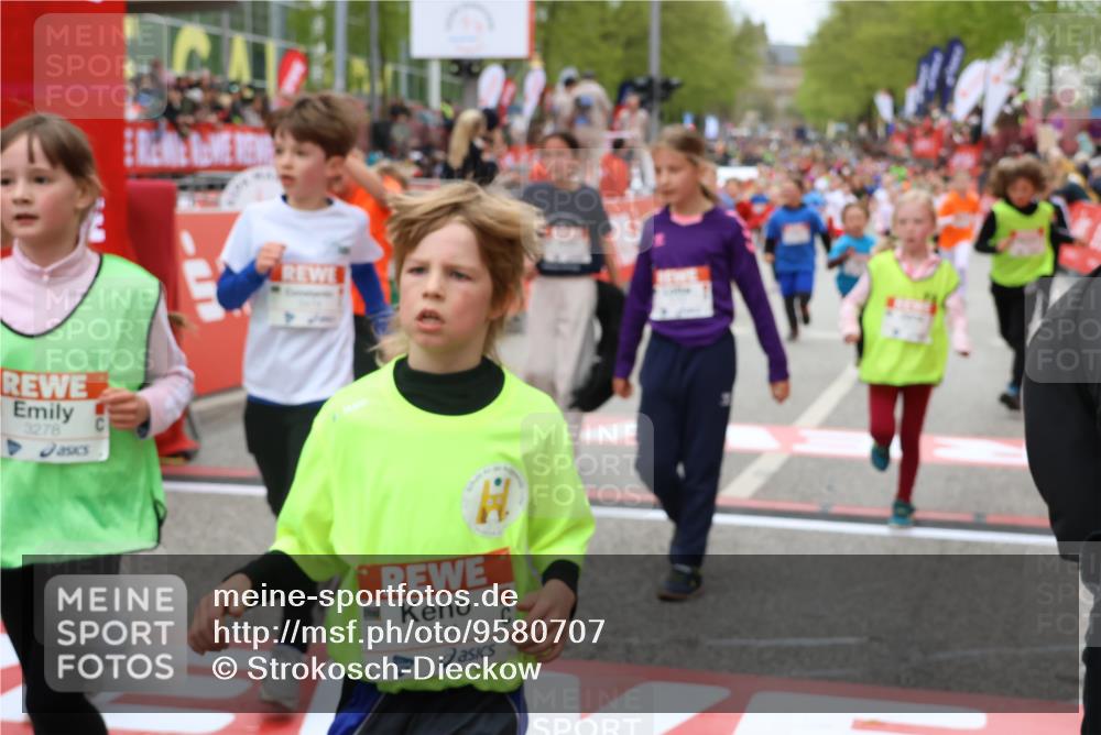 25.04.2026 - Das Zehntel Strokosch-Dieckow http://msf.ph/oto/9580707 25.04.2026 08:59:10 Ziel 1144, 1163, 1181, 1402, 1808, 1892, 1894, 2030, 2035, 2331, 2359, 2426, 2861, 2976, 2992, 3158, 3166, 3200, 3278, 3479, 3725, 1144, 1163, 1181, 1402, 1808, 1892, 1894, 2030, 2035, 2331, 2359, 2426, 2861, 2976, 2992, 3158, 3166, 3200, 3278, 3479, 3725 meine-sportfotos.de
