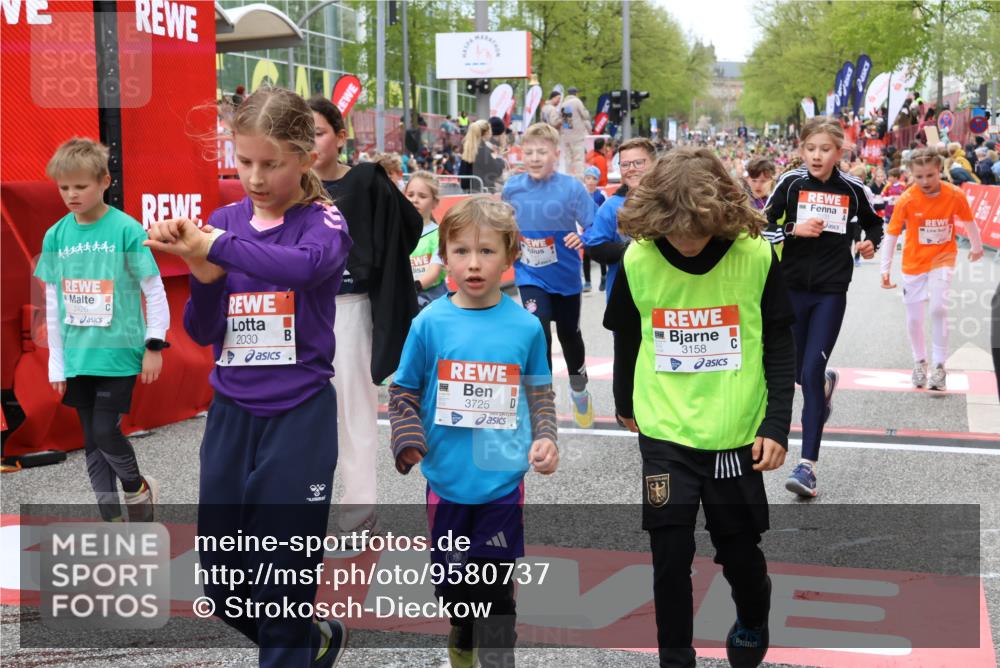 25.04.2026 - Das Zehntel Strokosch-Dieckow http://msf.ph/oto/9580737 25.04.2026 08:59:13 Ziel 1144, 1402, 1892, 1894, 1994, 2030, 2035, 2147, 2150, 2331, 2426, 2976, 3158, 3200, 3257, 3278, 3455, 3479, 3725, 3955, 1144, 1402, 1892, 1894, 1994, 2030, 2035, 2147, 2150, 2331, 2426, 2976, 3158, 3200, 3257, 3278, 3455, 3479, 3725, 3955 meine-sportfotos.de