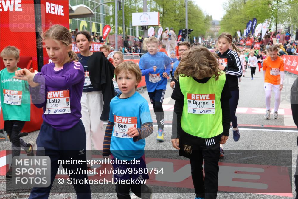 25.04.2026 - Das Zehntel Strokosch-Dieckow http://msf.ph/oto/9580754 25.04.2026 08:59:13 Ziel 1144, 1402, 1892, 1894, 1994, 2030, 2035, 2147, 2150, 2331, 2426, 2976, 3158, 3200, 3257, 3278, 3455, 3479, 3725, 3955, 1144, 1402, 1892, 1894, 1994, 2030, 2035, 2147, 2150, 2331, 2426, 2976, 3158, 3200, 3257, 3278, 3455, 3479, 3725, 3955 meine-sportfotos.de