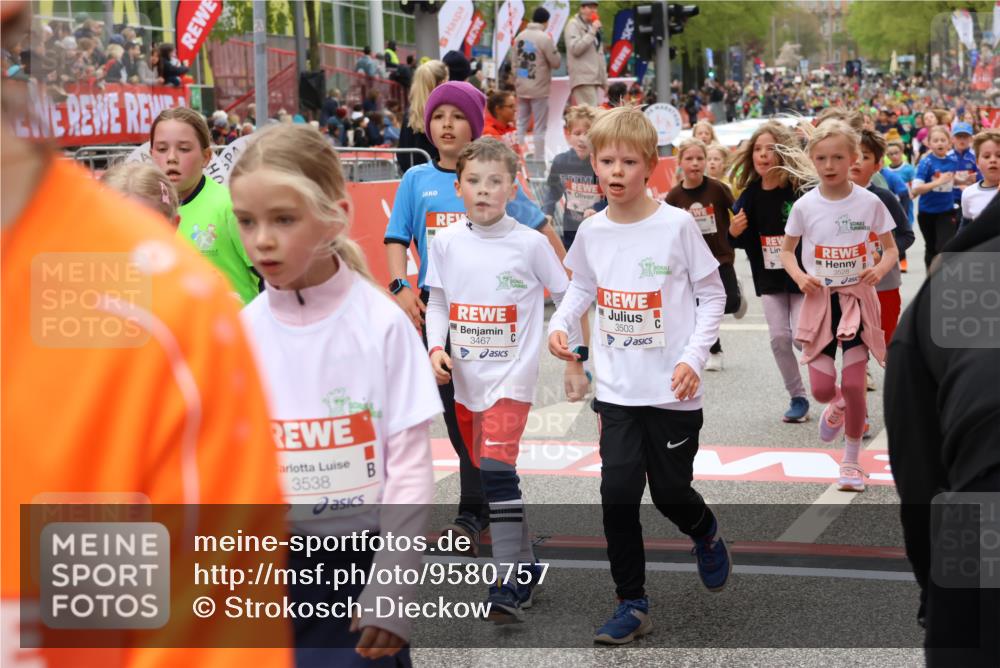 25.04.2026 - Das Zehntel Strokosch-Dieckow http://msf.ph/oto/9580757 25.04.2026 08:59:19 Ziel 1046, 1276, 1512, 1619, 1672, 1755, 1756, 1839, 1964, 1994, 2147, 2150, 2838, 2854, 2866, 2867, 3257, 3326, 3455, 3467, 3503, 3528, 3538, 3702, 3943, 3955, 3965, 1046, 1276, 1512, 1619, 1672, 1755, 1756, 1839, 1964, 1994, 2147, 2150, 2838, 2854, 2866, 2867, 3257, 3326, 3455, 3467, 3503, 3528, 3538, 3943, 3955 meine-sportfotos.de