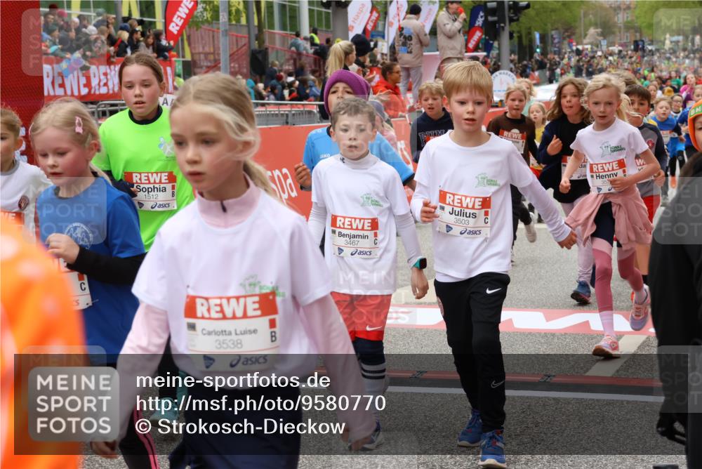 25.04.2026 - Das Zehntel Strokosch-Dieckow http://msf.ph/oto/9580770 25.04.2026 08:59:19 Ziel 1046, 1276, 1512, 1619, 1672, 1755, 1756, 1839, 1964, 1994, 2147, 2150, 2838, 2854, 2866, 2867, 3257, 3326, 3455, 3467, 3503, 3528, 3538, 3702, 3943, 3955, 3965, 1046, 1276, 1512, 1619, 1672, 1755, 1756, 1839, 1964, 1994, 2147, 2150, 2838, 2854, 2866, 2867, 3257, 3326, 3455, 3467, 3503, 3528, 3538, 3943, 3955 meine-sportfotos.de