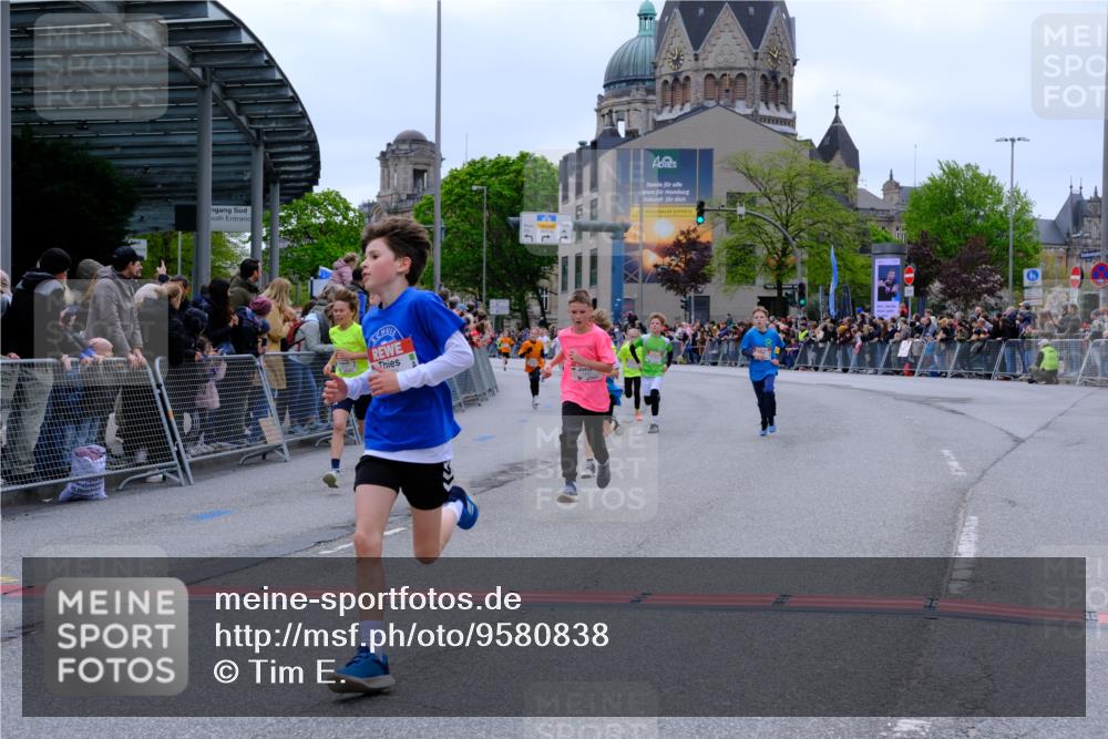 25.04.2026 - Das Zehntel Tim E. http://msf.ph/oto/9580838 25.04.2026 12:48:47 Ziel 10091, 10573, 10877, 11341, 12046, 12196, 12313, 12414, 13011, 13014 meine-sportfotos.de